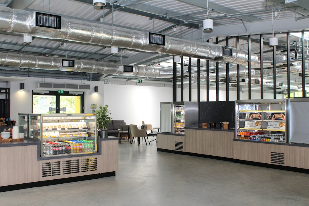 Retail grab-and-go food counter